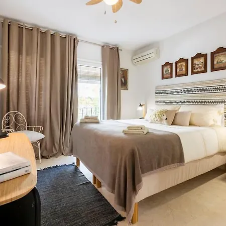 Boutique 200 Mts To * Εστεπόνα